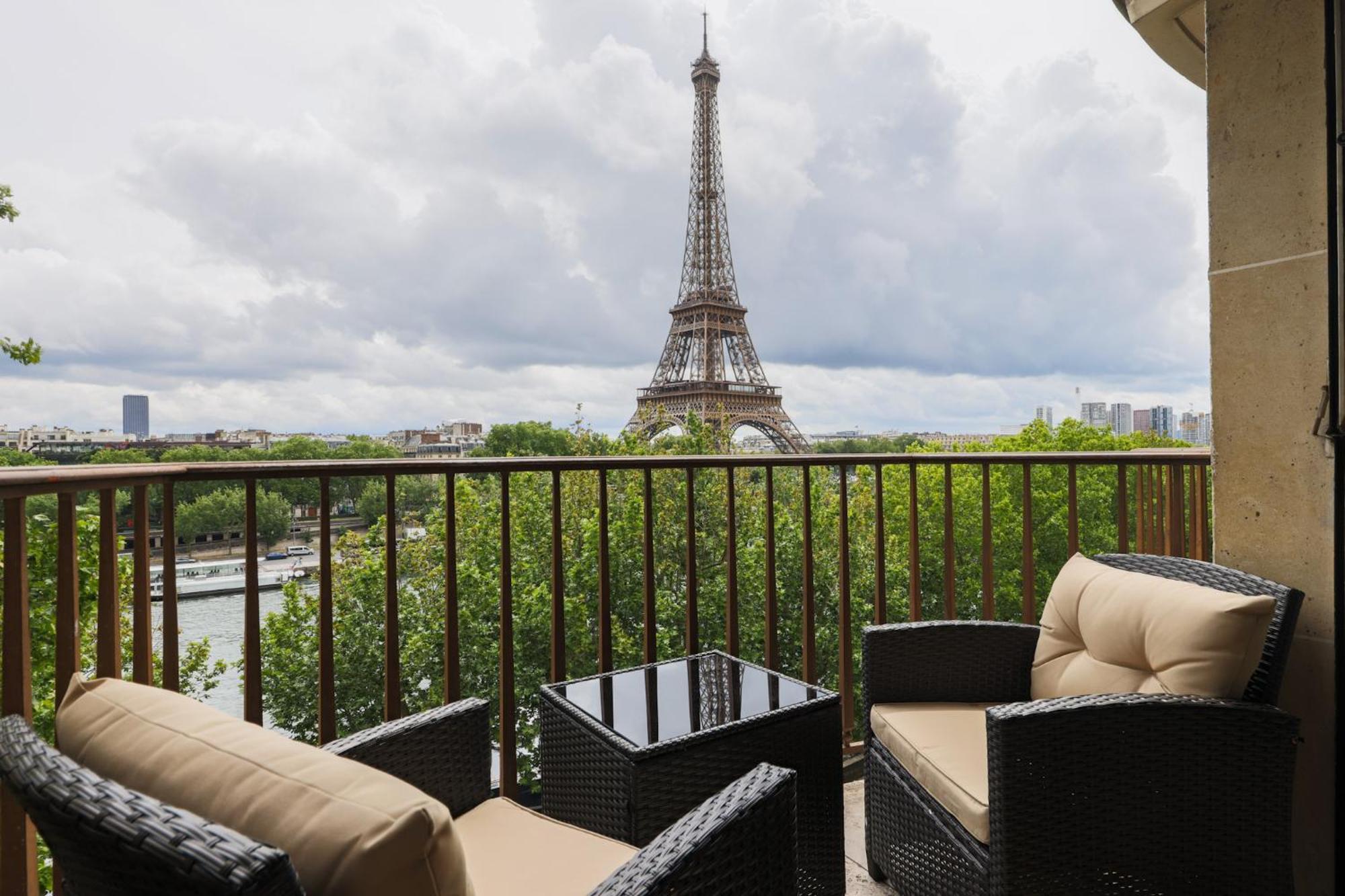 Cmg Tour Eiffel/ New York Apartment